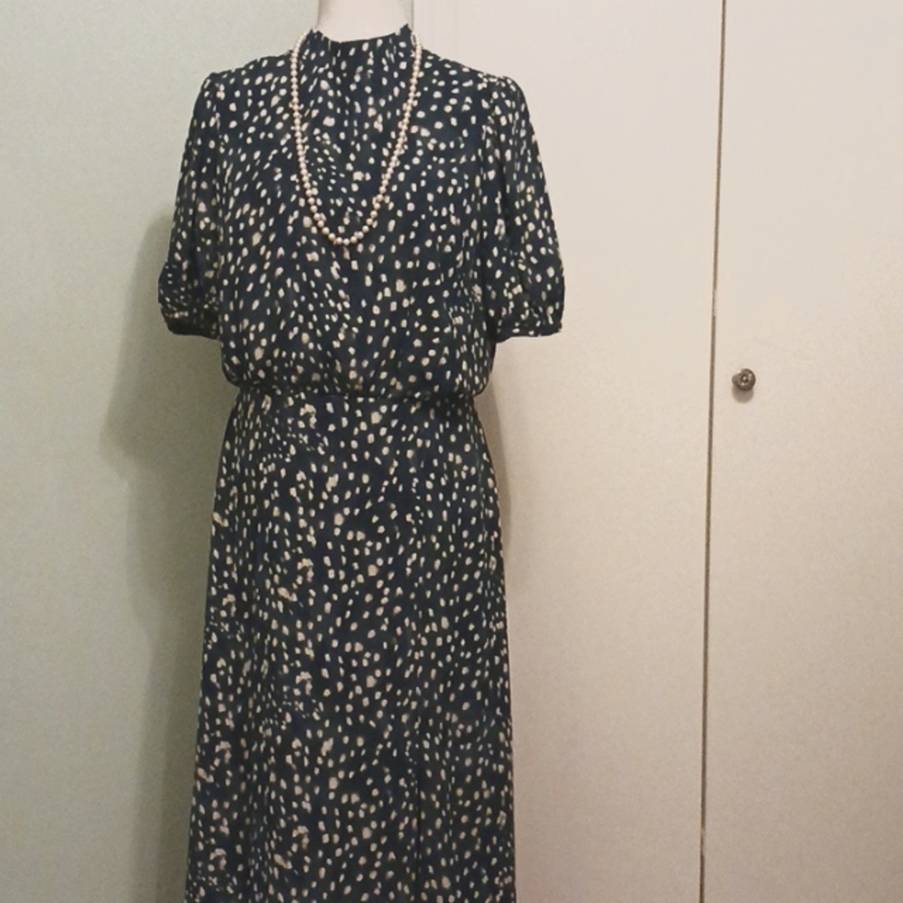 Elegant Ann Taylor dress, maxi length, Size 12 (jewelry not included)
